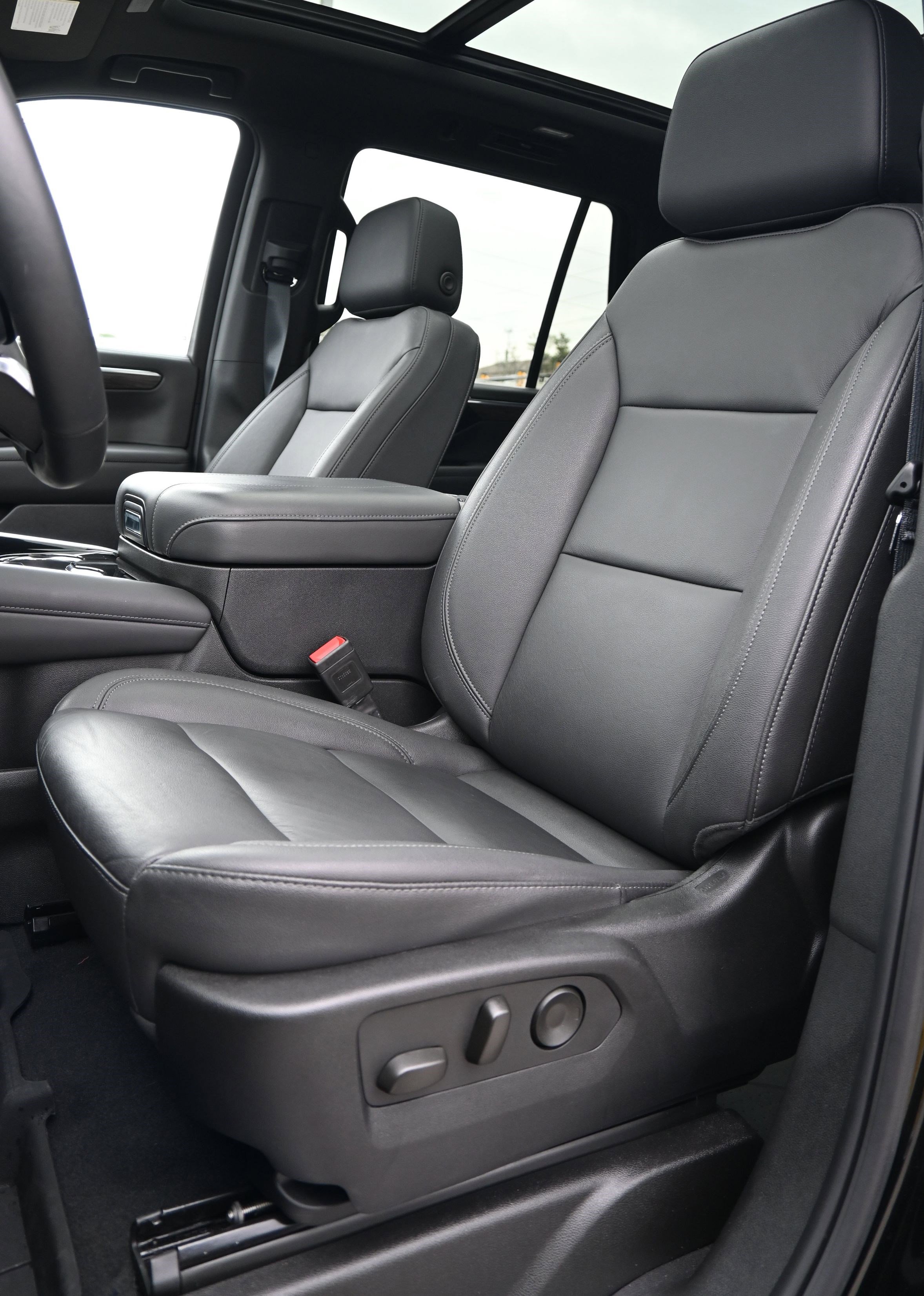 Used 2025 Chevrolet Tahoe Z71 w/ Z71 Off-Road Package image 18