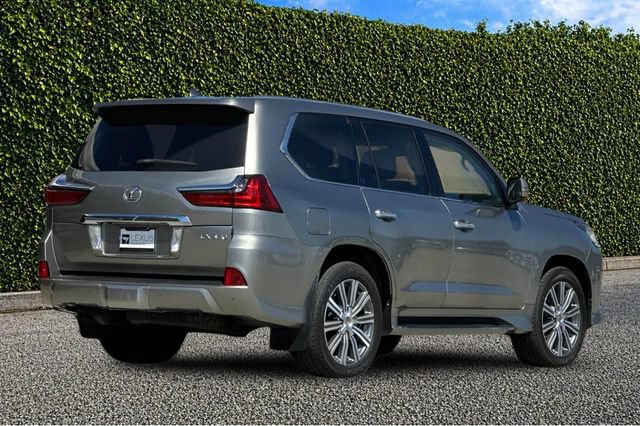 Used 2016 Lexus LX 570 4WD w/ Luxury Package image 4
