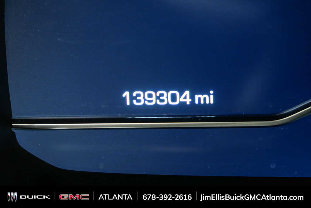 Used 2023 GMC Yukon XL SLT w/ SLT Premium Package image 9