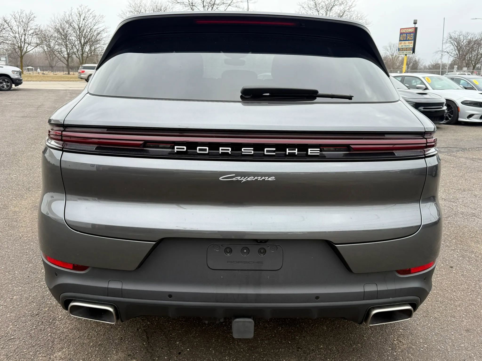 Used 2025 Porsche Cayenne E-Hybrid Sport Utility 4D w/ Premium Package Plus image 11