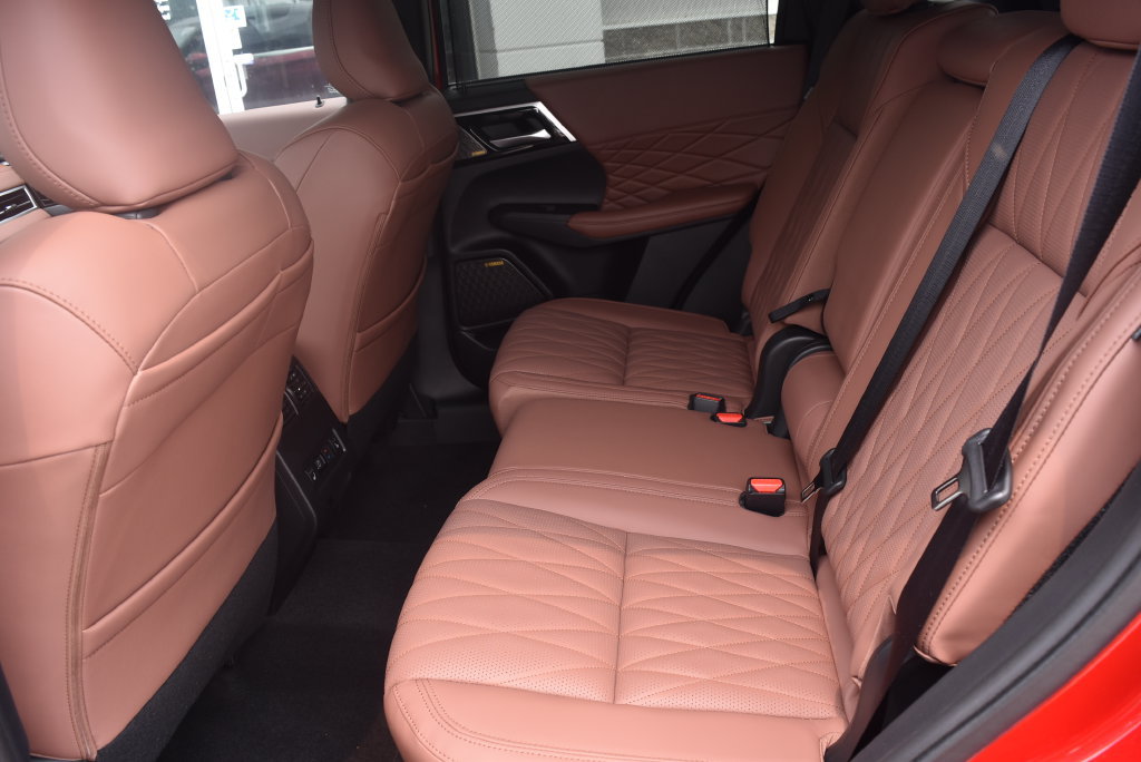 New 2025 Mitsubishi Outlander AWD image 10