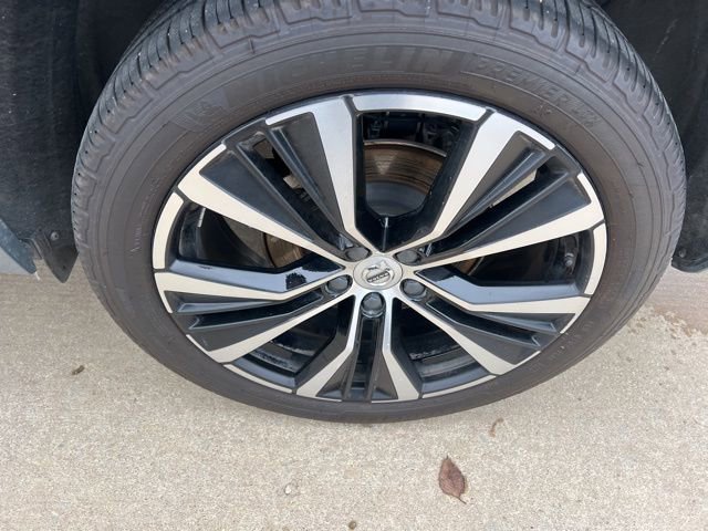 Used 2023 Volvo XC60 B5 Plus w/ Climate Package image 11