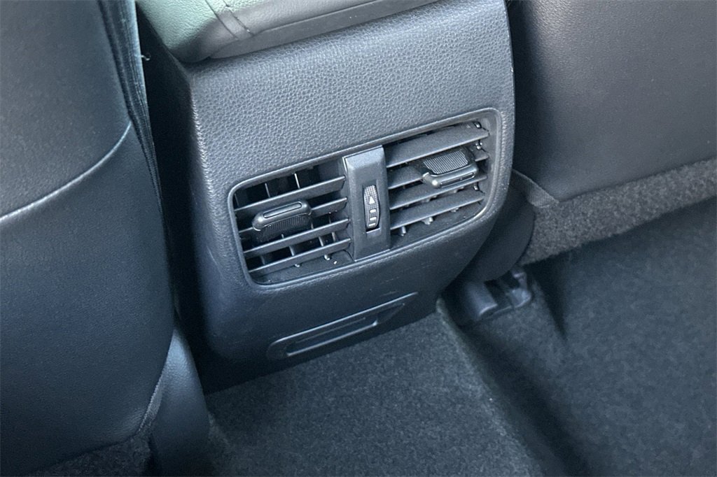 Used 2023 Toyota Corolla Cross XLE image 16