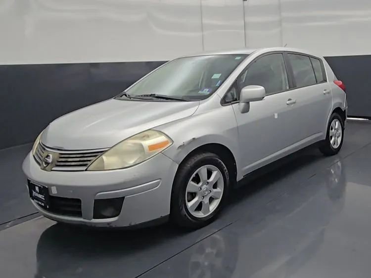 Used 2009 Nissan Versa Hatchback FWD image 3