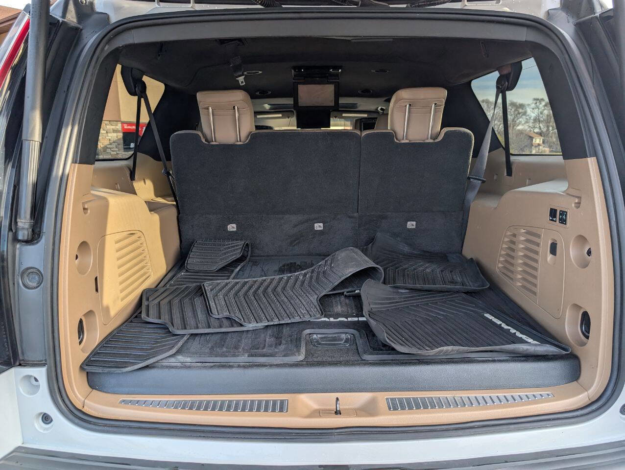 Used 2019 Cadillac Escalade ESV Platinum image 14