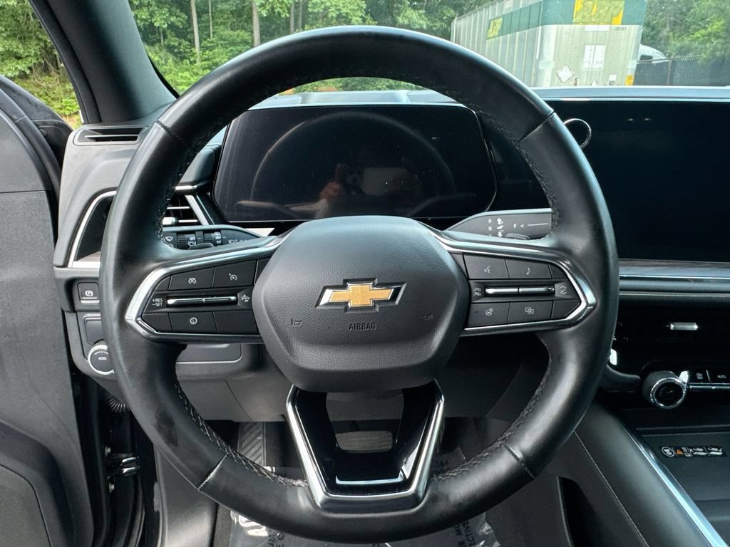 Used 2025 Chevrolet Suburban Premier RWD image 16