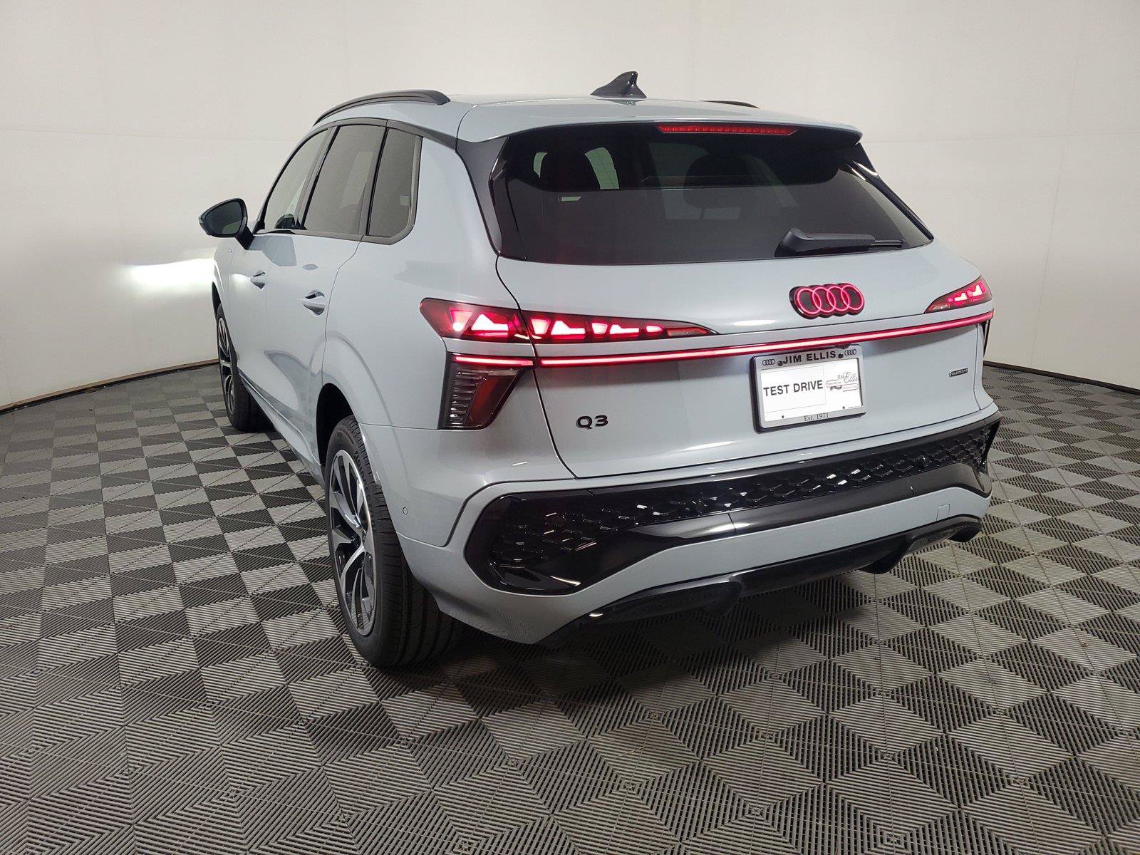 New 2026 Audi Q3 quattro 2.0T AWD/4WD image 4
