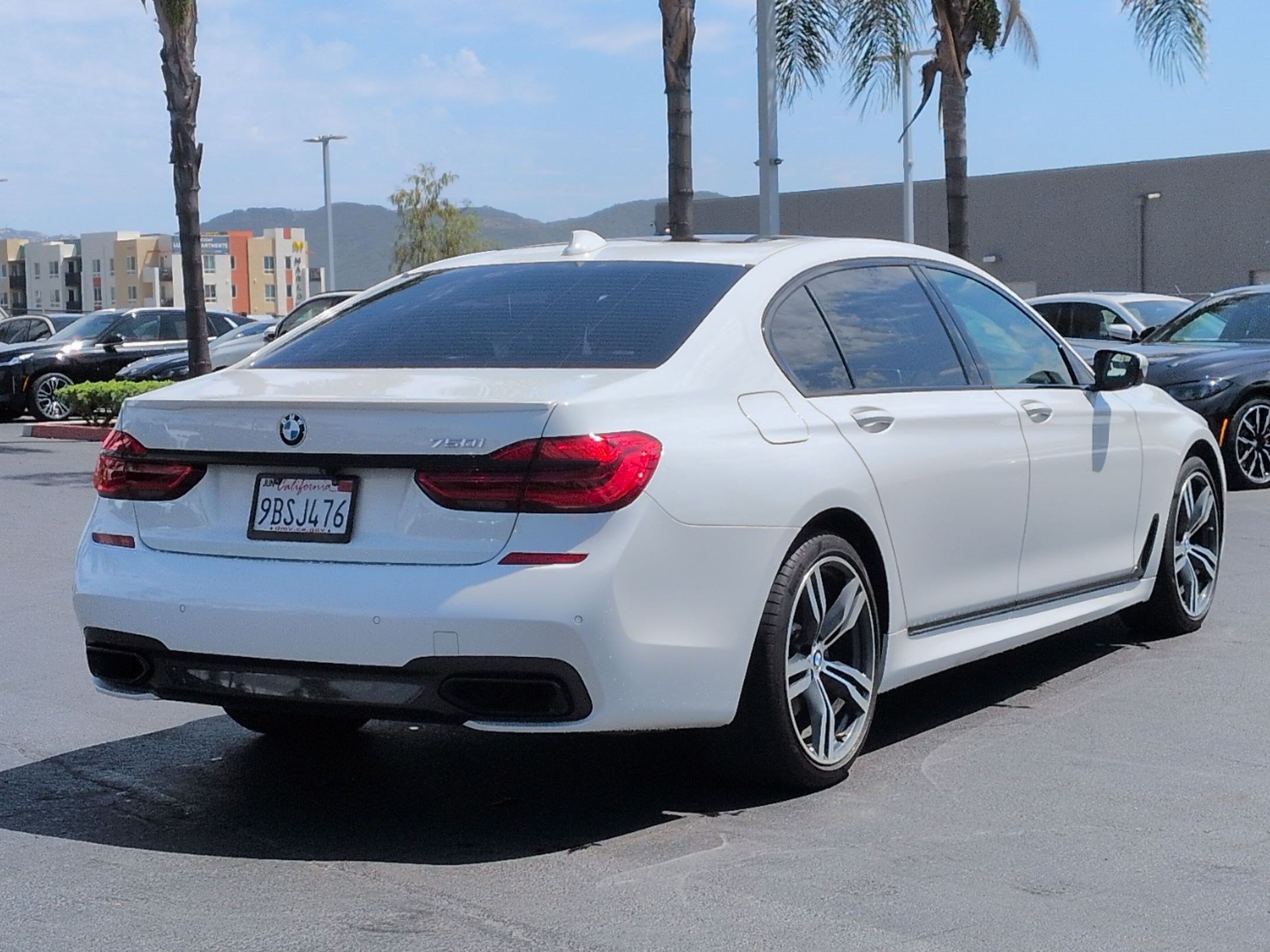 Used 2019 BMW 750i w/ M Sport Package RWD image 10