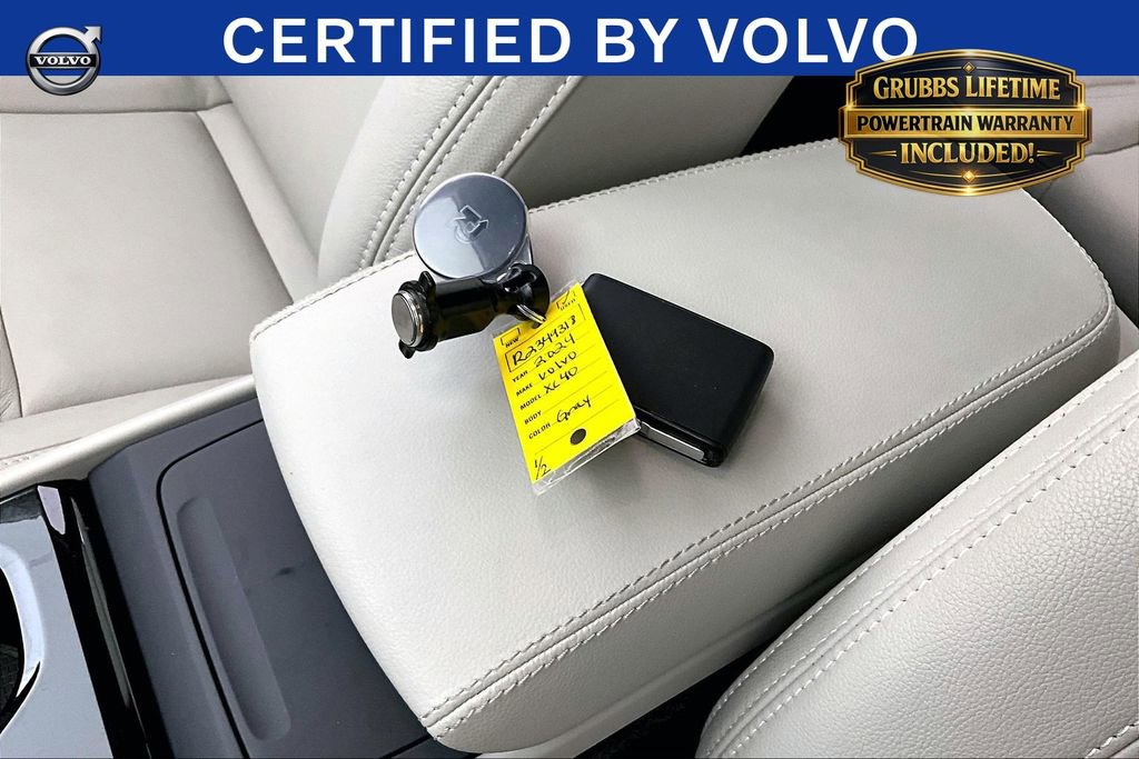 Used 2024 Volvo XC40 B5 Plus AWD/4WD image 11
