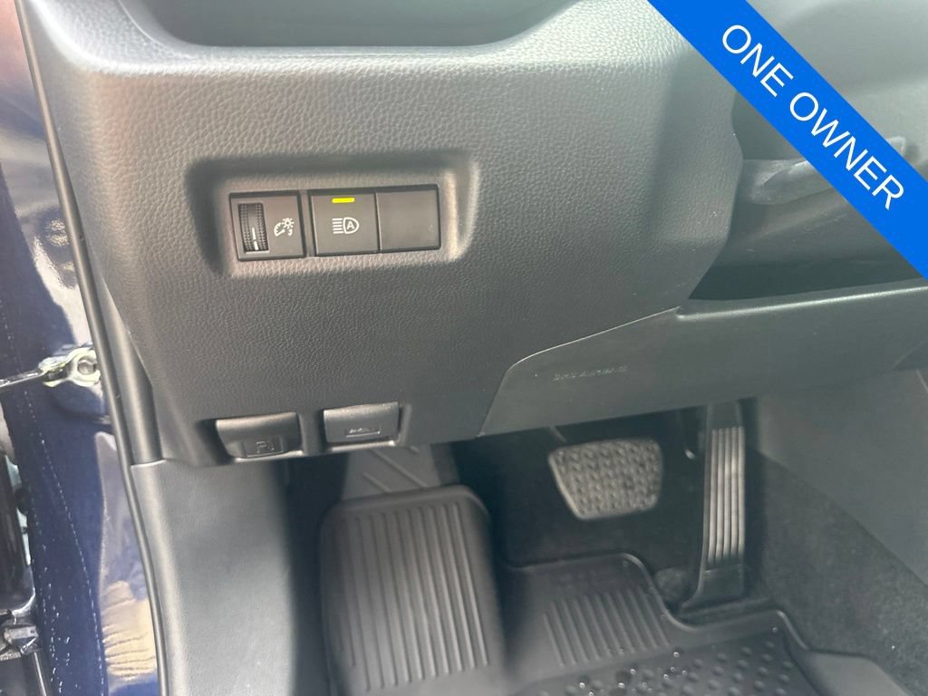 Used 2025 Toyota RAV4 XLE FWD image 11