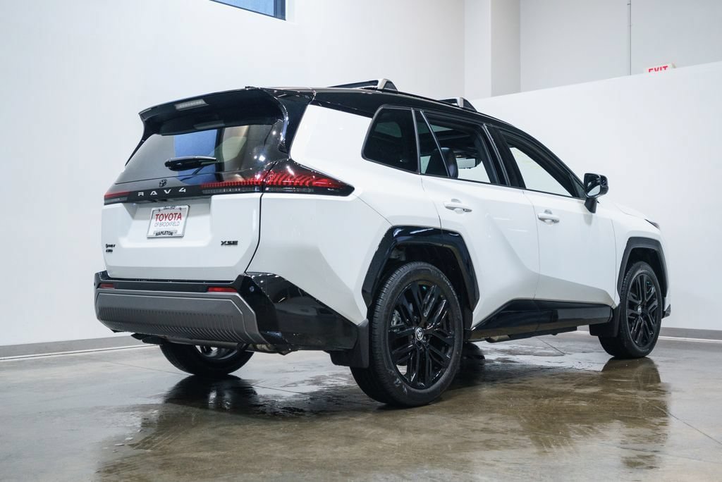 Used 2025 Toyota Grand Highlander AWD image 7