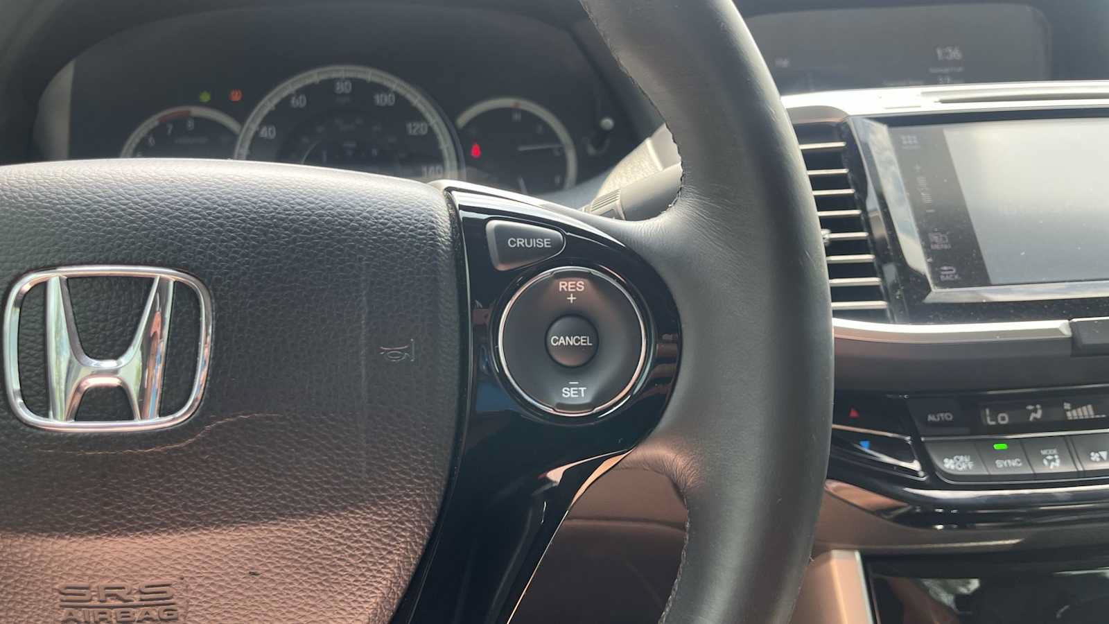 Used 2017 Honda Accord EX-L image 43