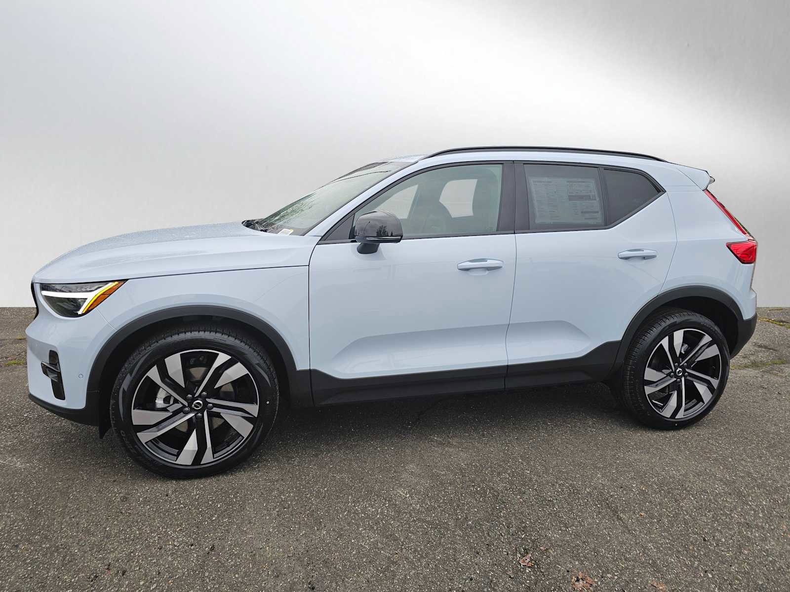 New 2026 Volvo XC40 B5 Plus w/ Protection Package Premier image 6