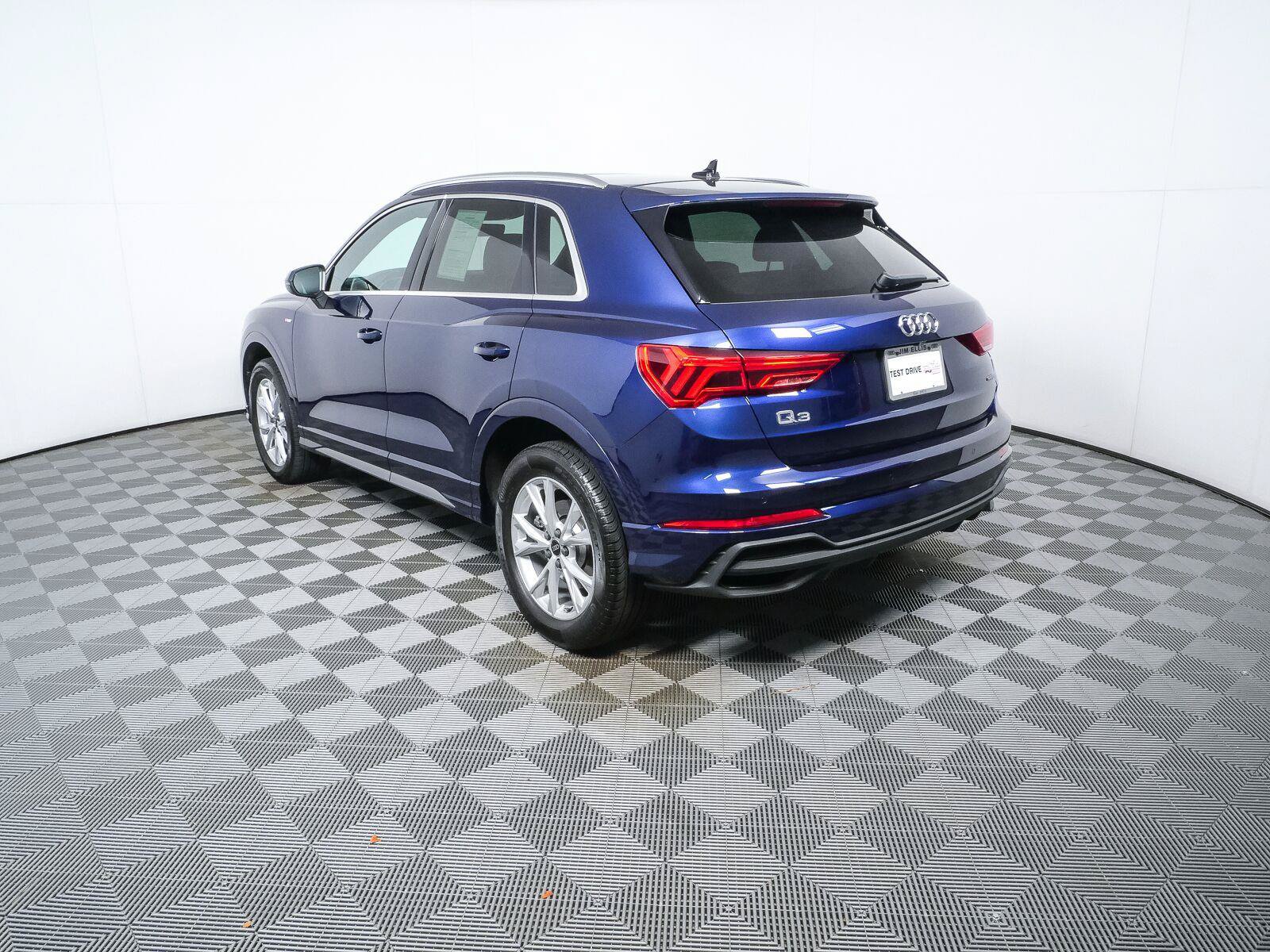 Used 2024 Audi Q3 2.0T Premium AWD/4WD image 27