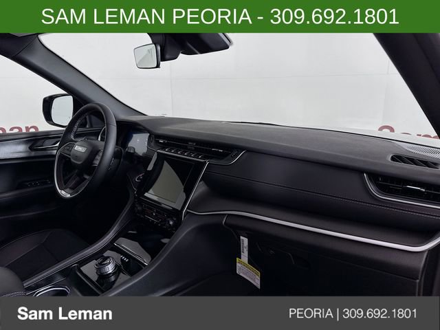 New 2025 Jeep Grand Cherokee Altitude image 28