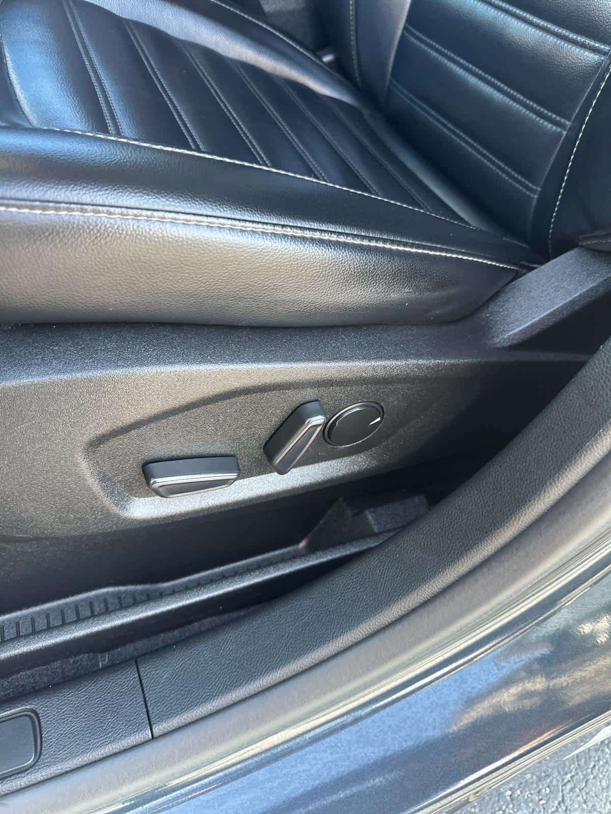 Used 2023 Ford Edge SEL AWD/4WD image 16