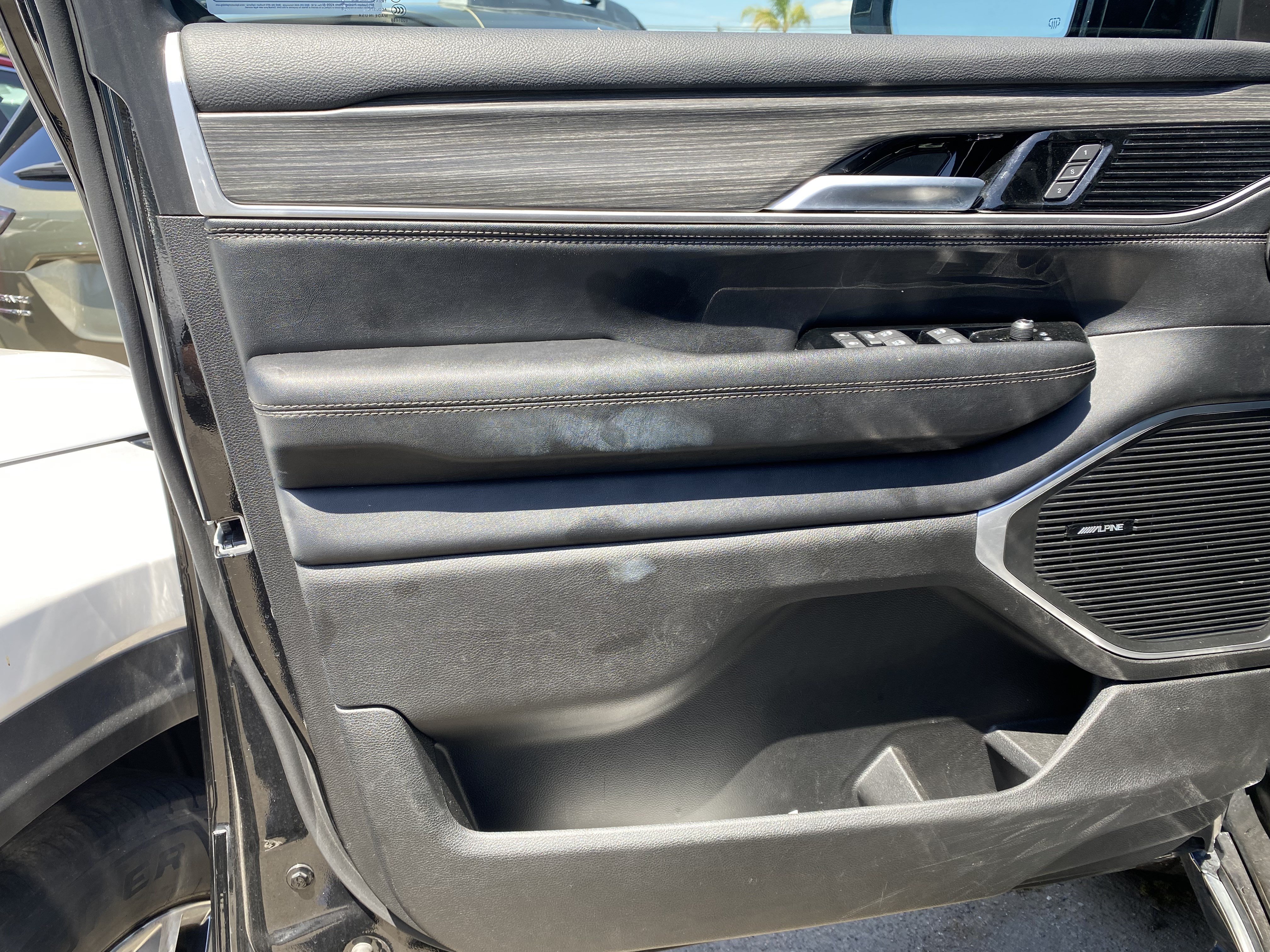 Used 2024 Jeep Wagoneer L Series II w/ Flexible Seating Group AWD/4WD image 15