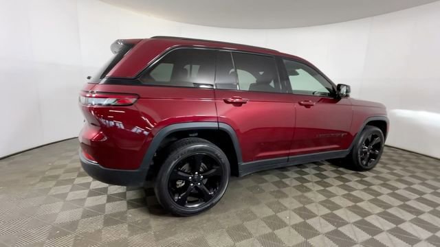 Used 2023 Jeep Grand Cherokee Altitude AWD/4WD image 4