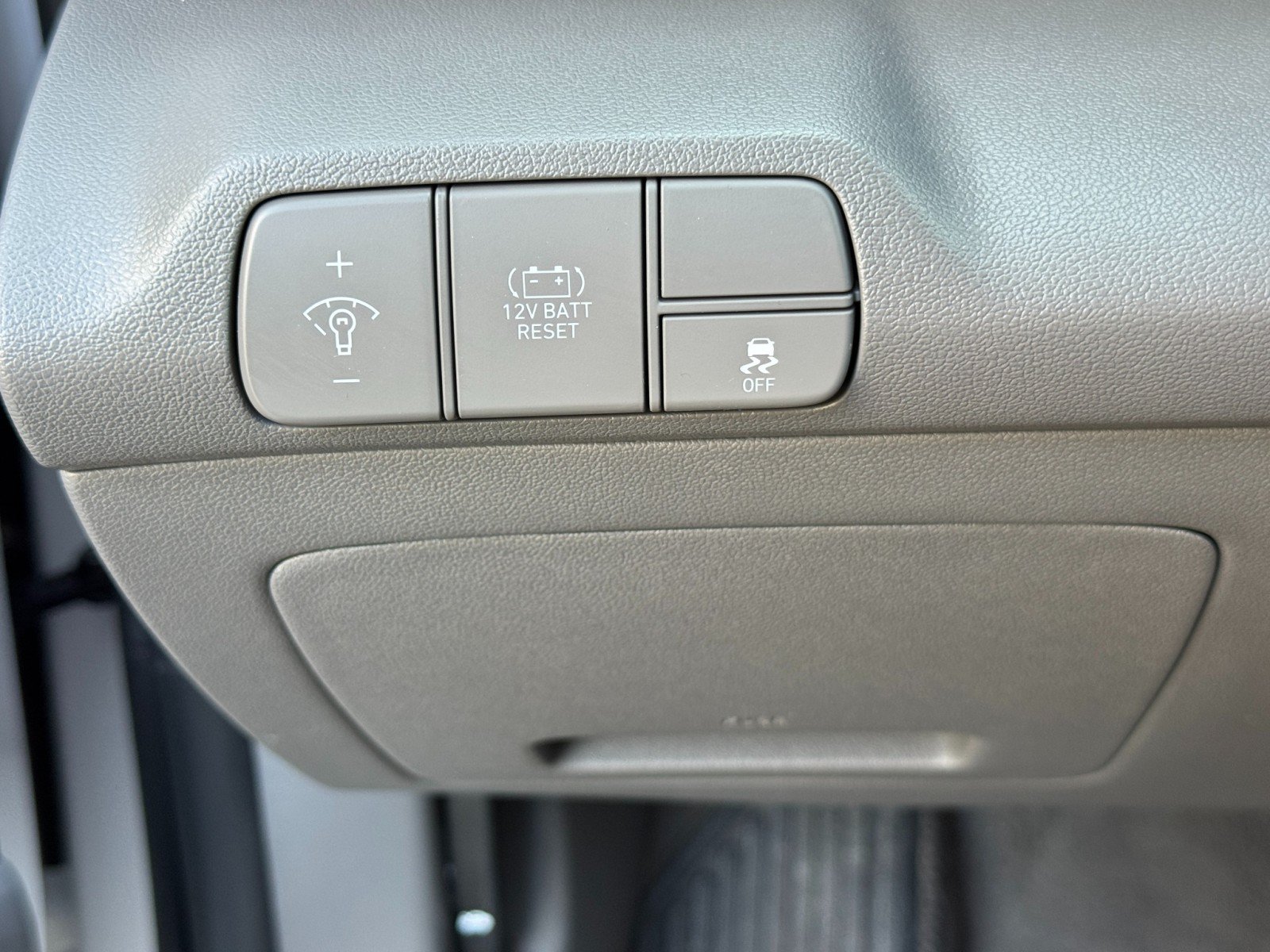 Used 2025 Hyundai Elantra Hybrid FWD image 16