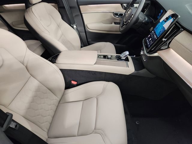 New 2026 Volvo XC90 B6 Plus w/ Protection Package Premier image 3