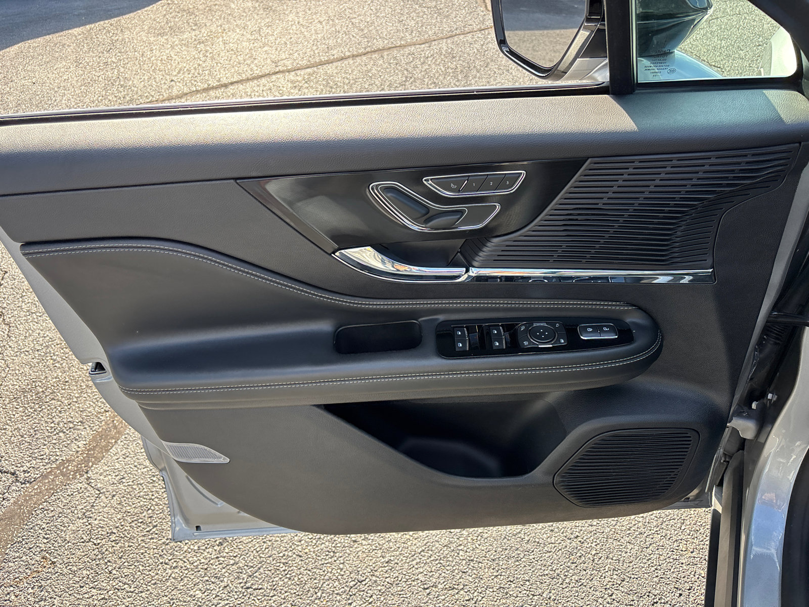 Certified 2022 Lincoln Corsair AWD w/ Premium Package image 11