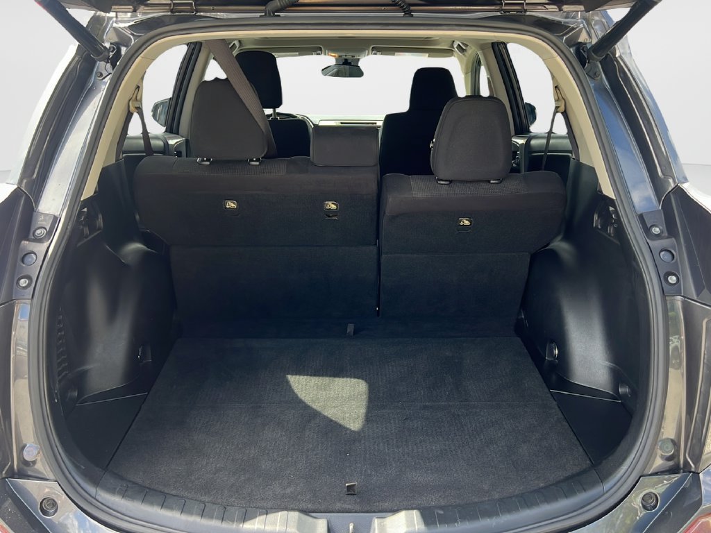 Used 2018 Toyota RAV4 XLE FWD image 9