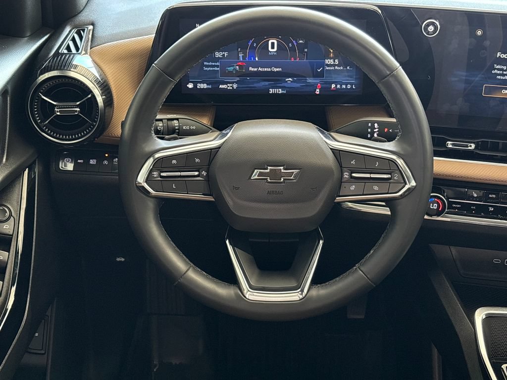 Used 2025 Chevrolet Equinox ACTIV w/ Safety and Technology Package AWD/4WD image 18