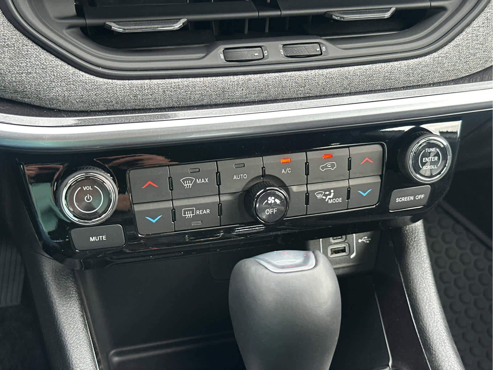 New 2025 Jeep Compass Latitude w/ Convenience Group image 40