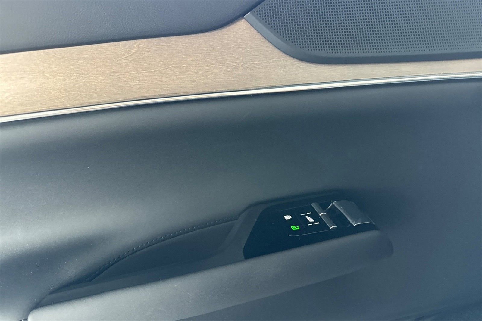 New 2025 Volvo EX90 Ultra image 12