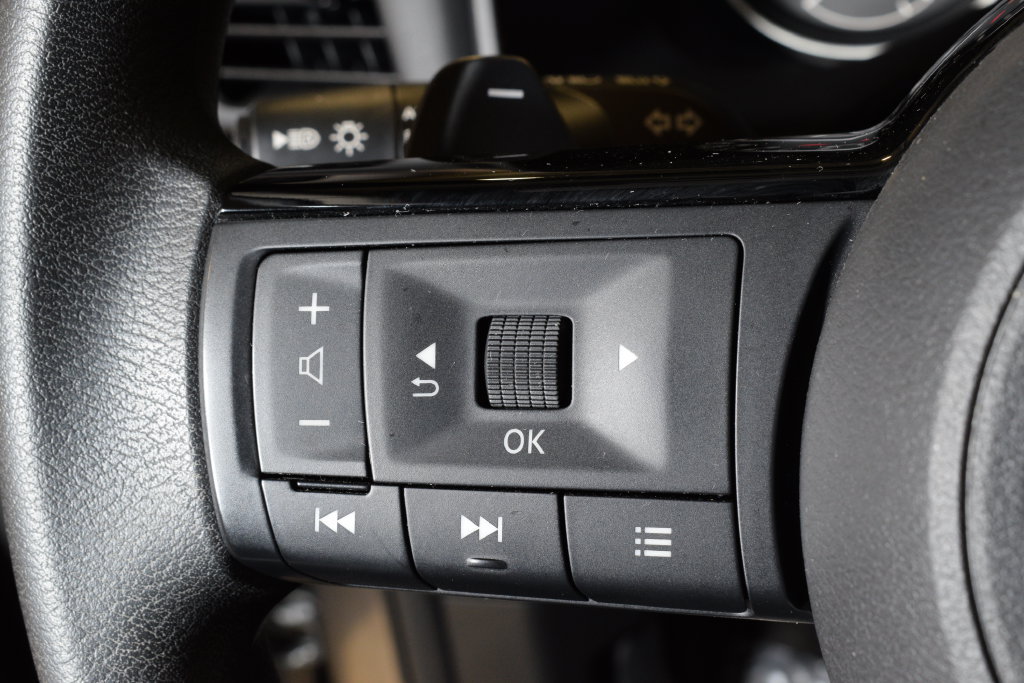 Used 2023 Nissan Rogue SV AWD/4WD image 20