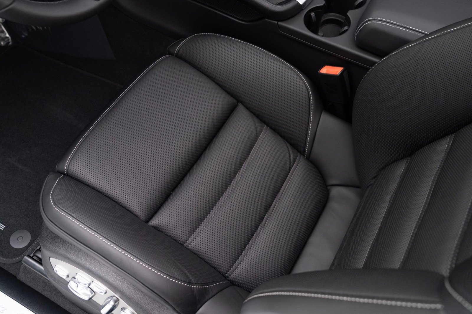 New 2026 Porsche Macan S image 17