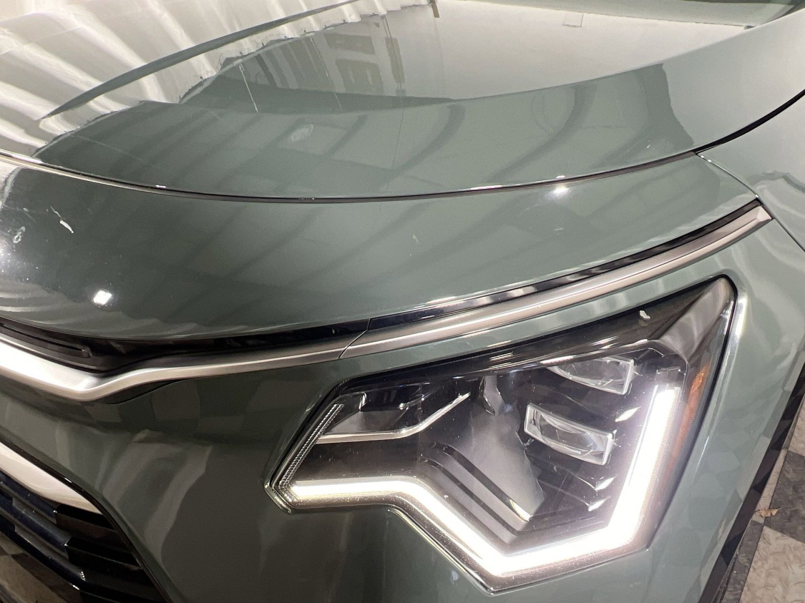 Used 2023 Kia Niro SX Touring image 13