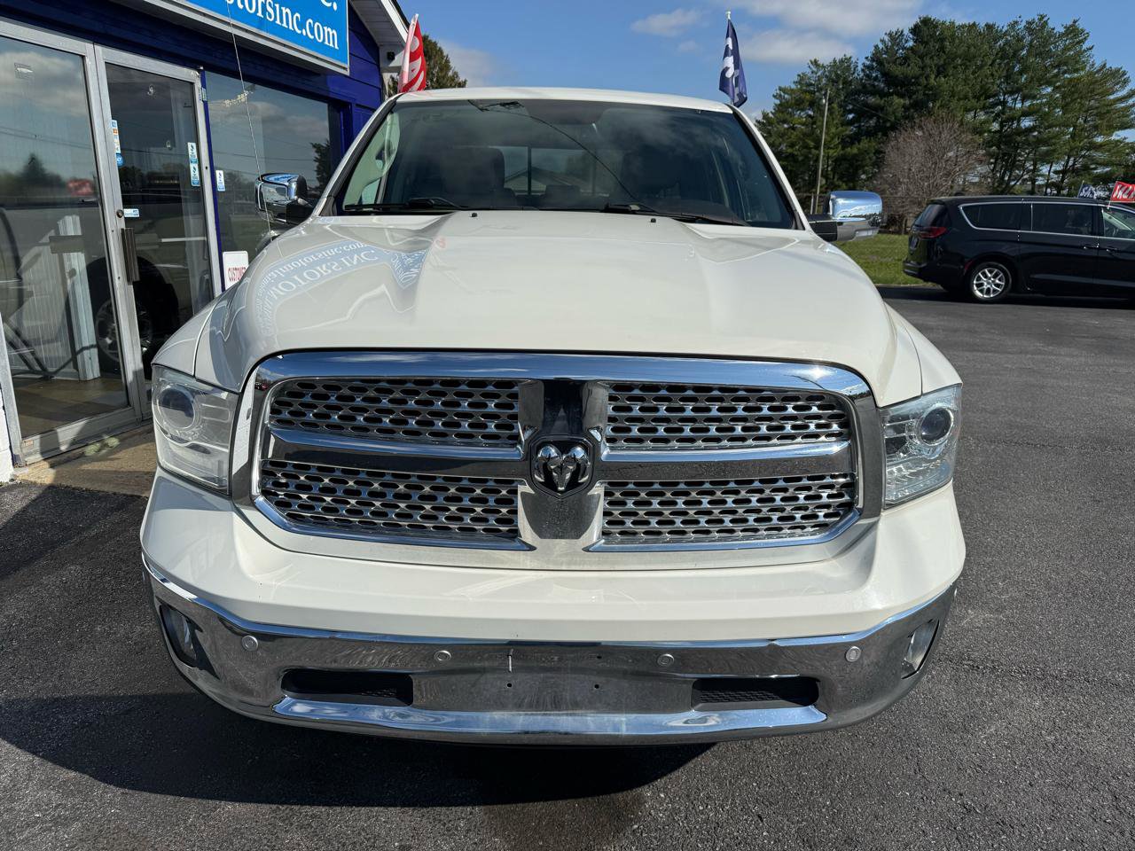 Used 2017 RAM 1500 Laramie w/ Convenience Group AWD/4WD image 4