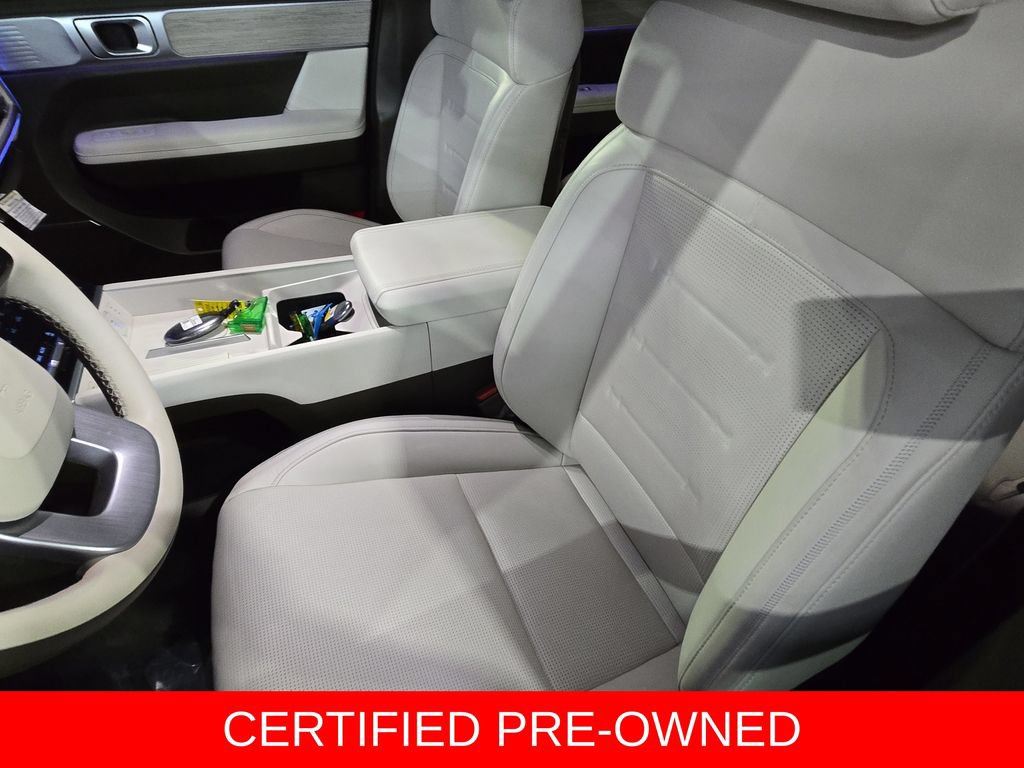 Used 2025 Hyundai Santa Fe Calligraphy FWD image 17