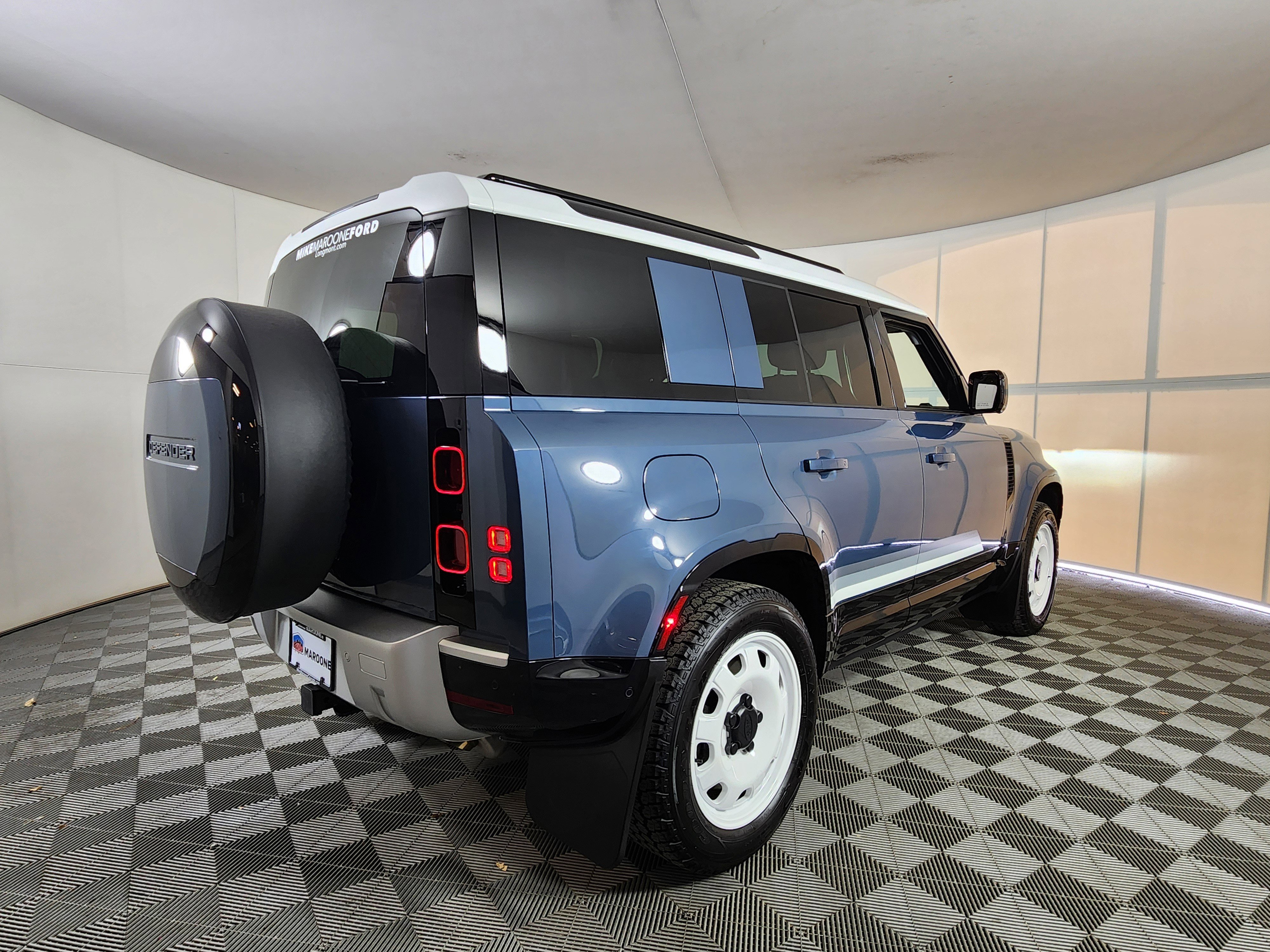 Used 2025 Land Rover Defender 110 S image 7