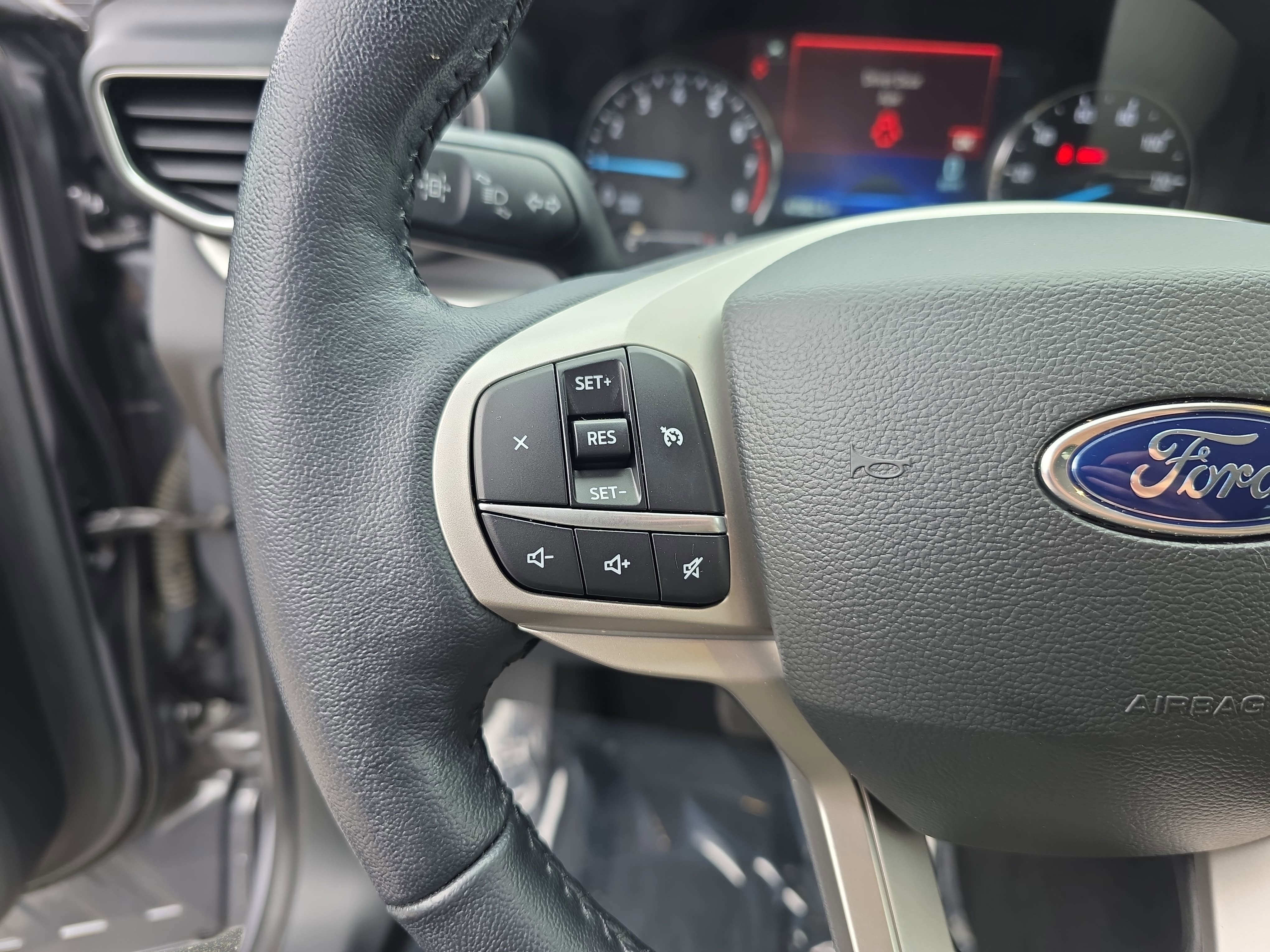 Used 2022 Ford Explorer XLT w/ Equipment Group 202A RWD image 15