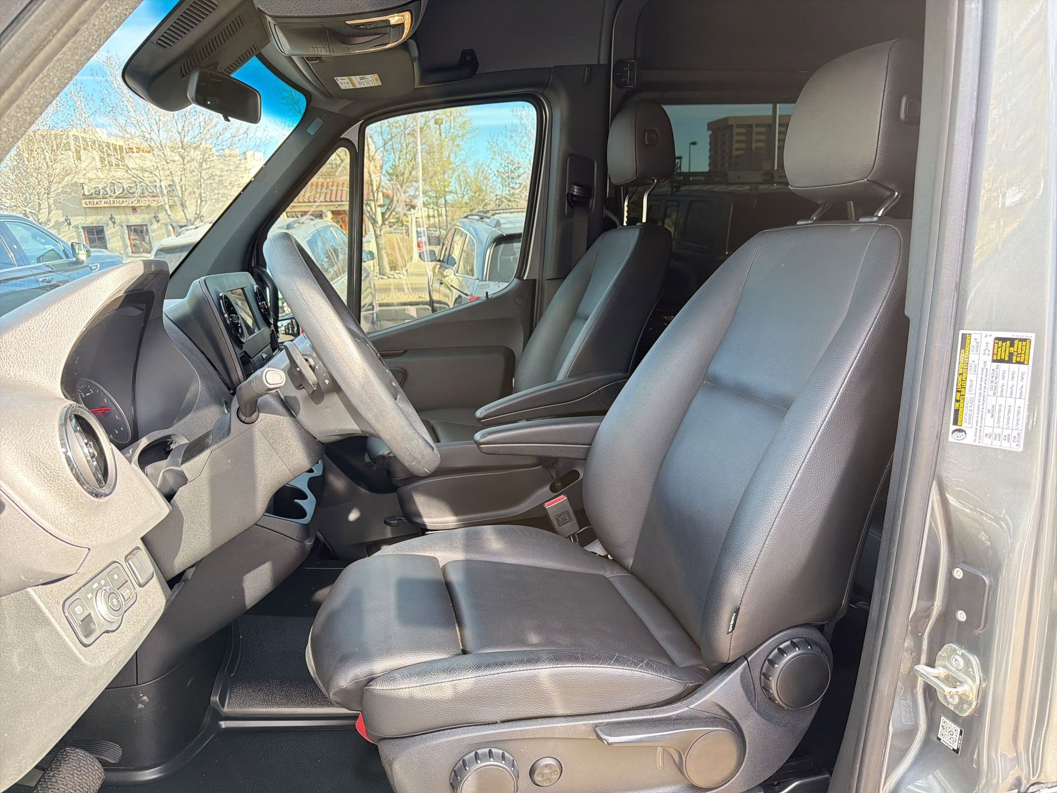 Used 2024 Mercedes-Benz Sprinter 2500 image 5