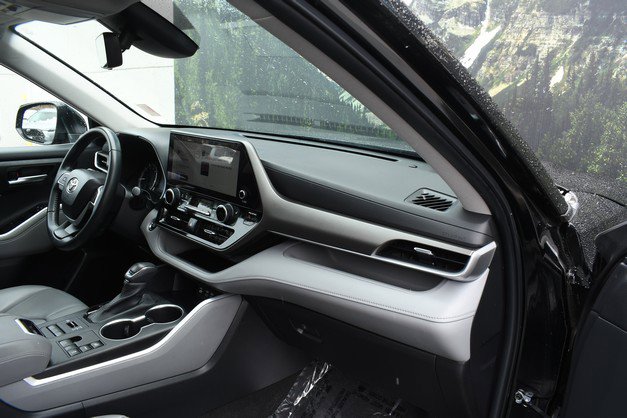 Used 2023 Toyota Highlander XLE AWD/4WD image 25