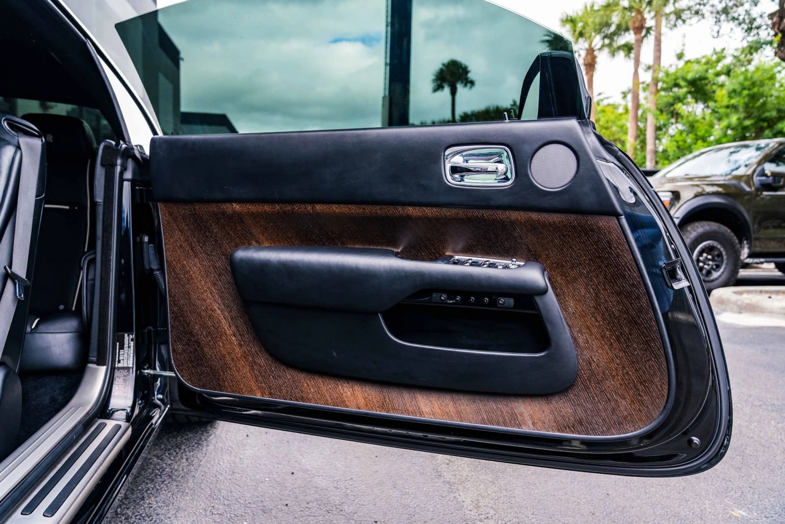 Used 2015 Rolls-Royce Wraith RWD image 21