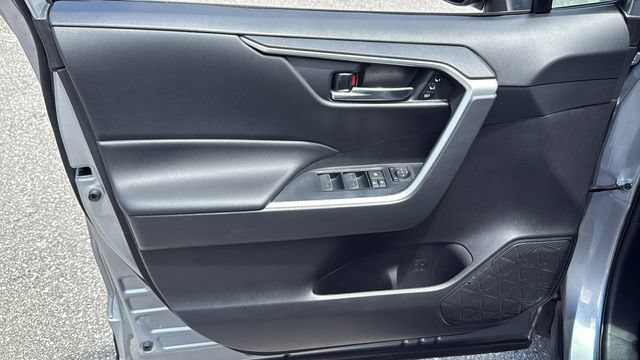 Used 2022 Toyota RAV4 XLE Premium FWD image 17