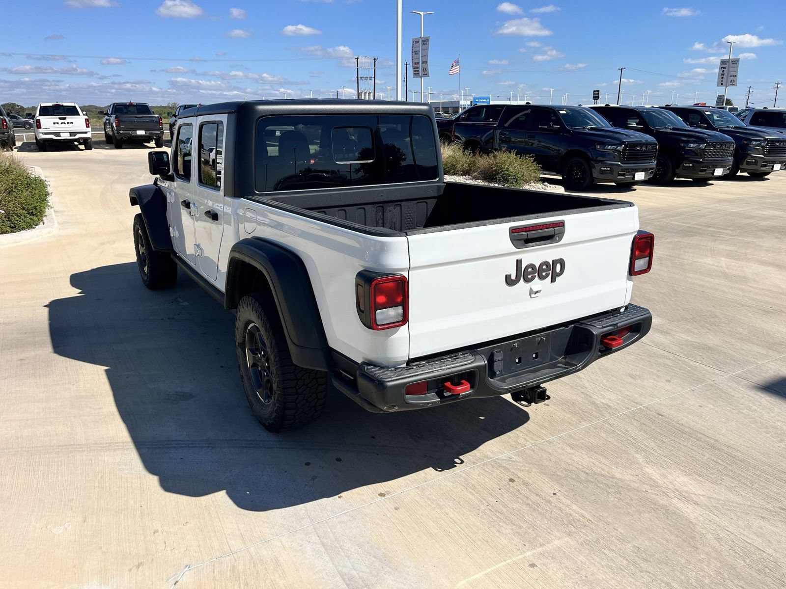 Used 2021 Jeep Gladiator Rubicon AWD/4WD image 10