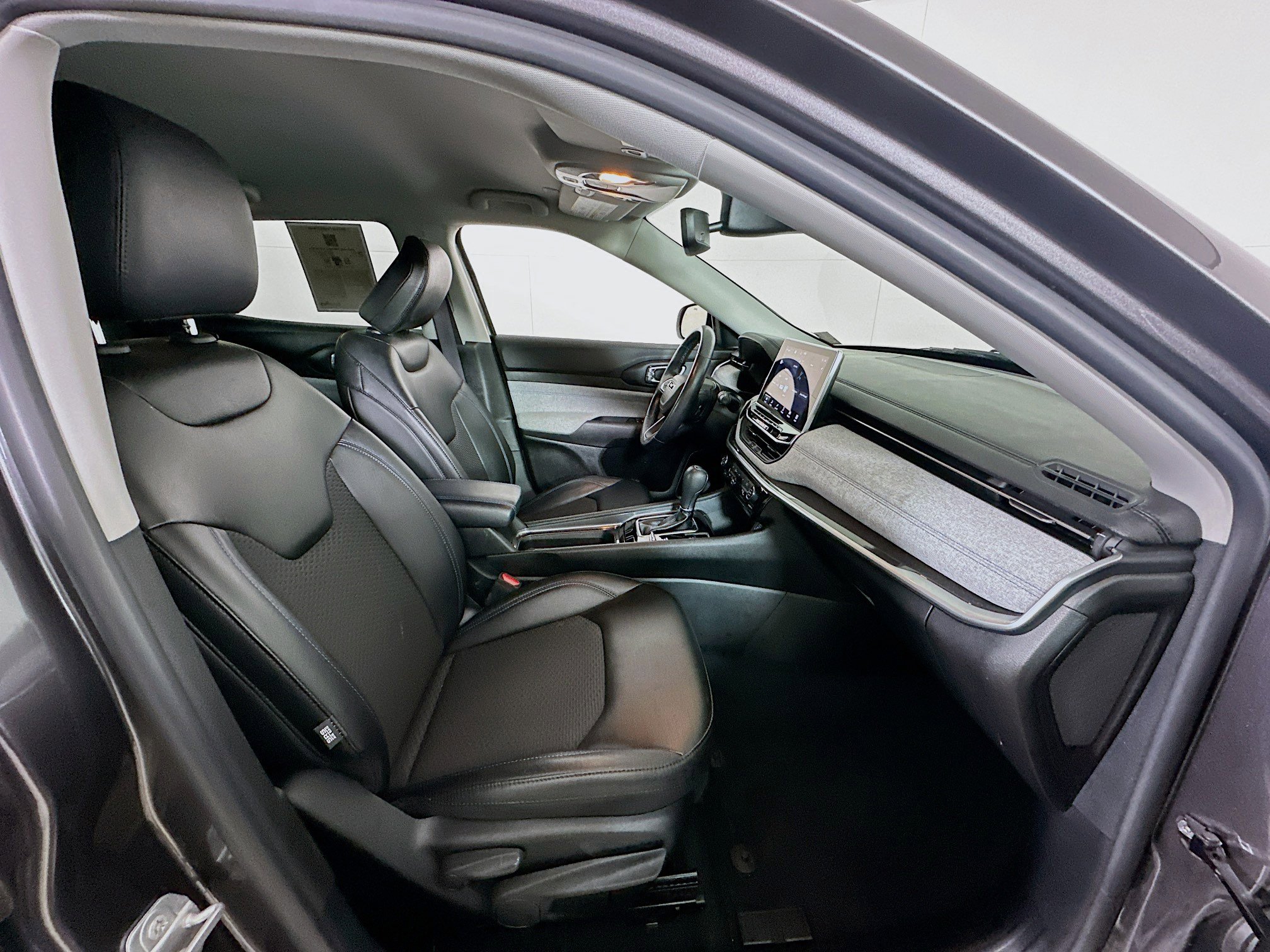 Used 2022 Jeep Compass Latitude w/ Convenience Group image 32