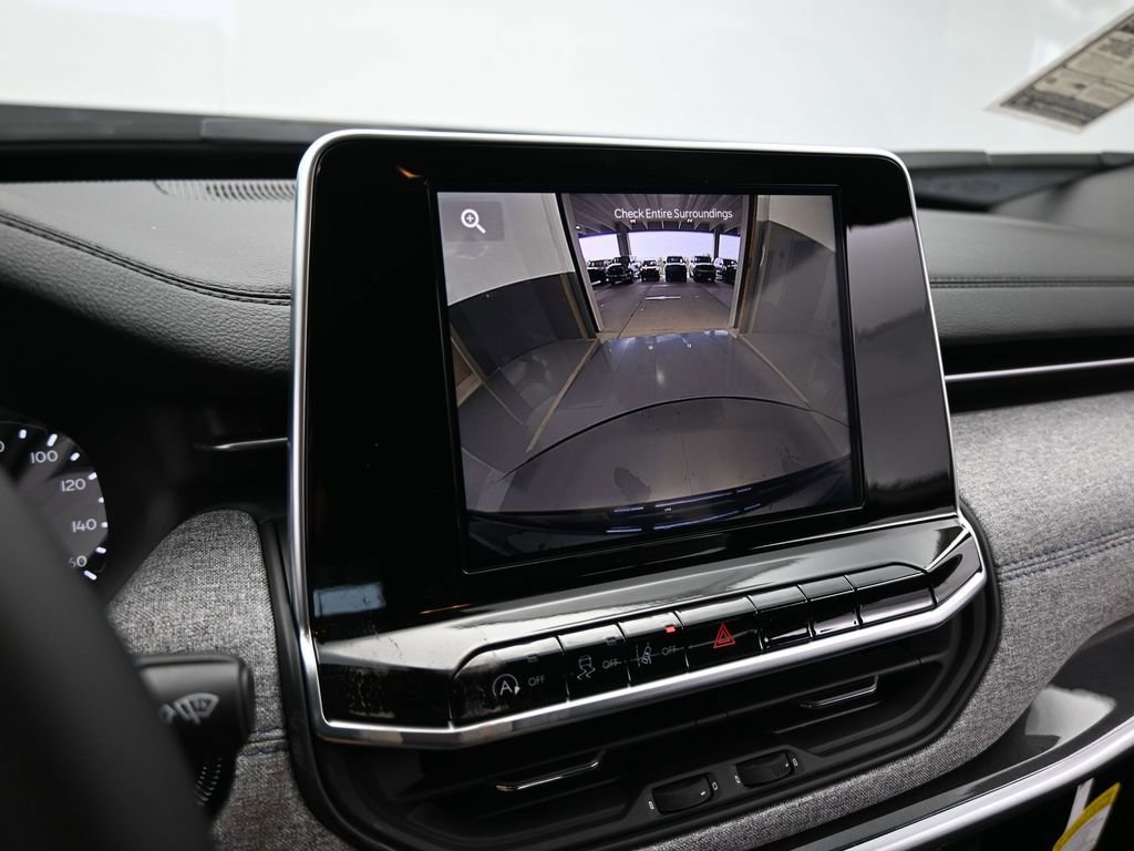 Used 2025 Jeep Compass Latitude image 17