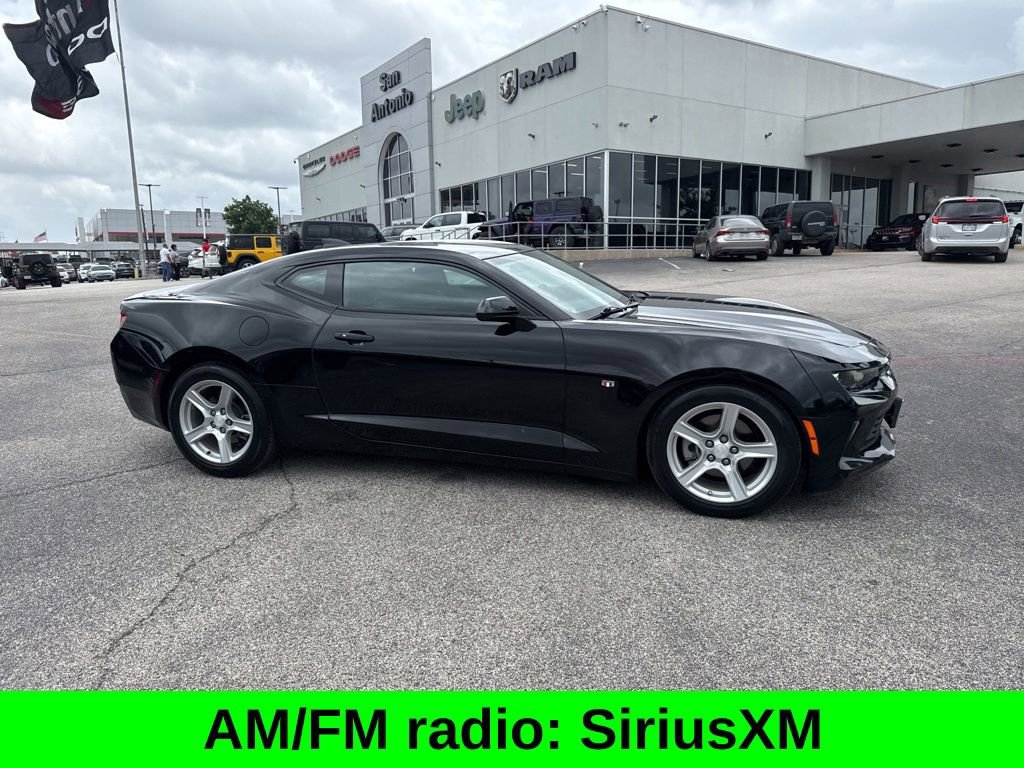 Used 2017 Chevrolet Camaro LT RWD image 5