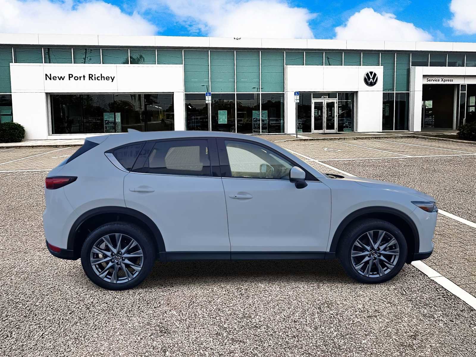 Used 2021 MAZDA CX-5 Signature image 9