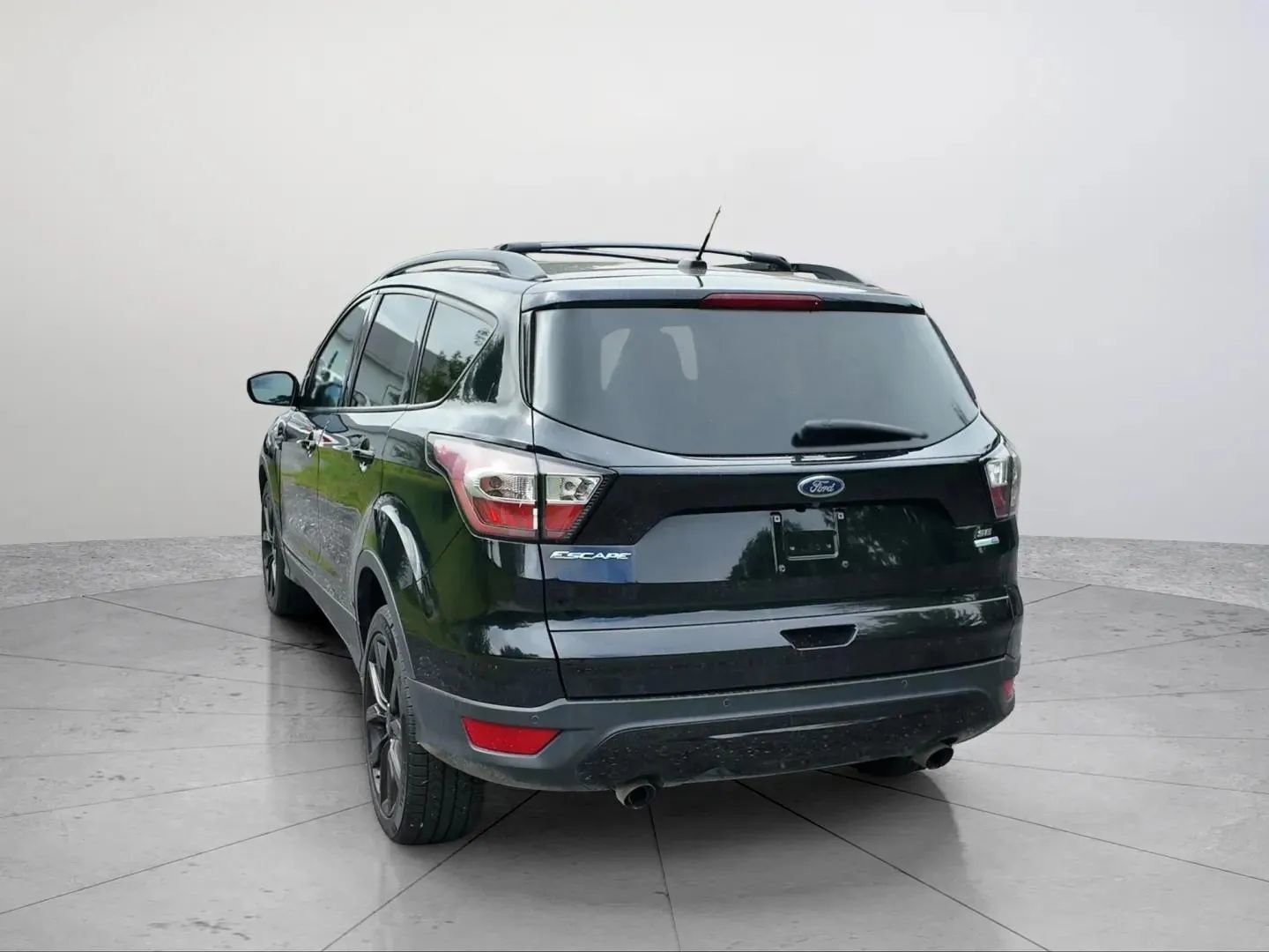 Used 2017 Ford Escape SE w/ Equipment Group 201A image 3