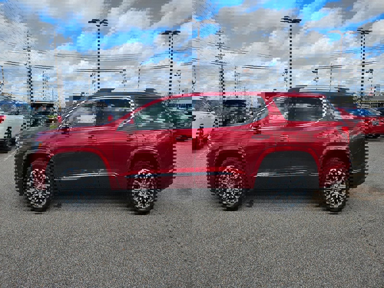 Used 2023 GMC Acadia Denali image 2
