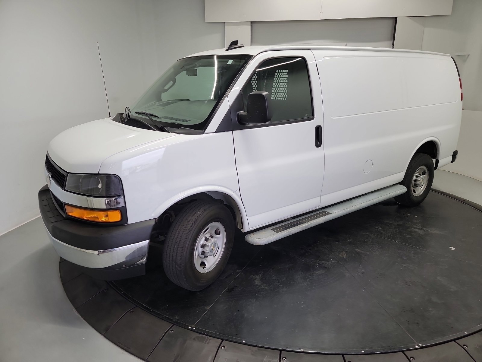 Used 2024 Chevrolet Express 2500 w/ Driver Convenience Package RWD image 3