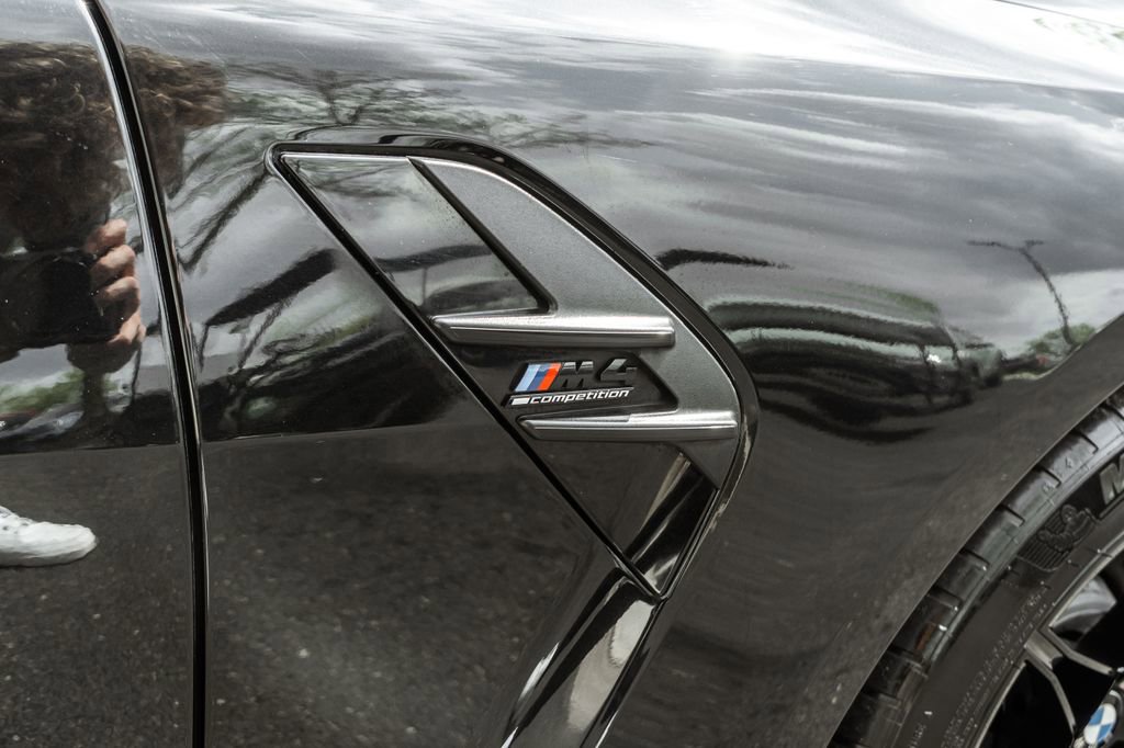 Used 2022 BMW M4 Competition w/ M Carbon Exterior Package RWD image 4