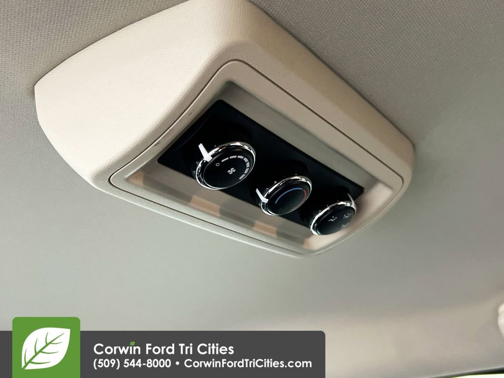 Used 2018 Dodge Grand Caravan SE image 28